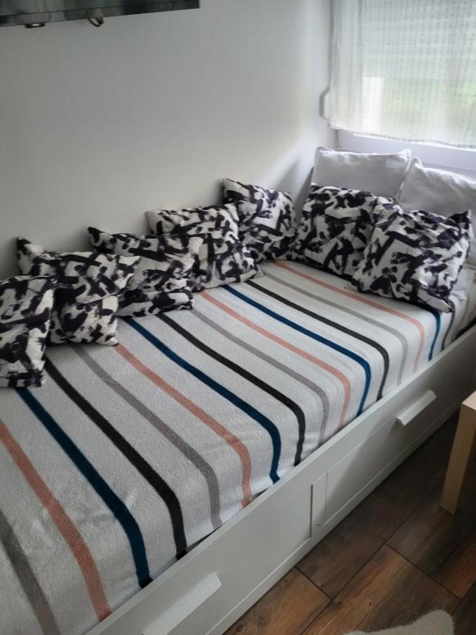 Studio Apartman Tamai Кутина Экстерьер фото